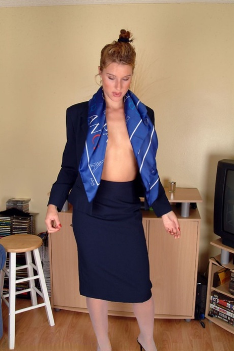 Air Hostess Escort Jobs in Delhi 